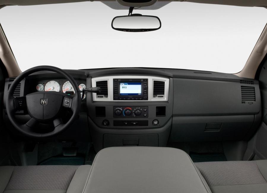  Dodge Ram 2500 Mega Cab 2006 года  (фото 2 из 35)